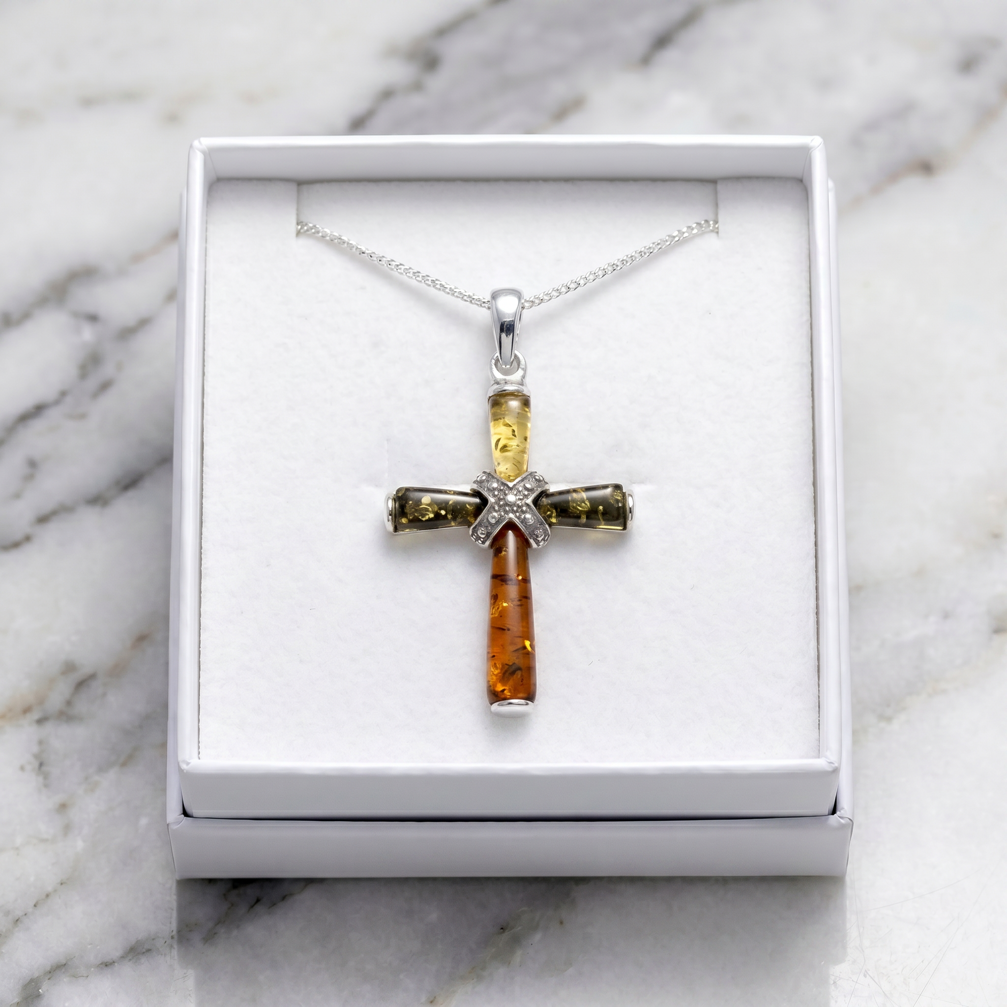 Stříbrný přívěsek s jantarem - Masivní křížek (multicolor jantar) + dárková krabička a nerezový řetízek