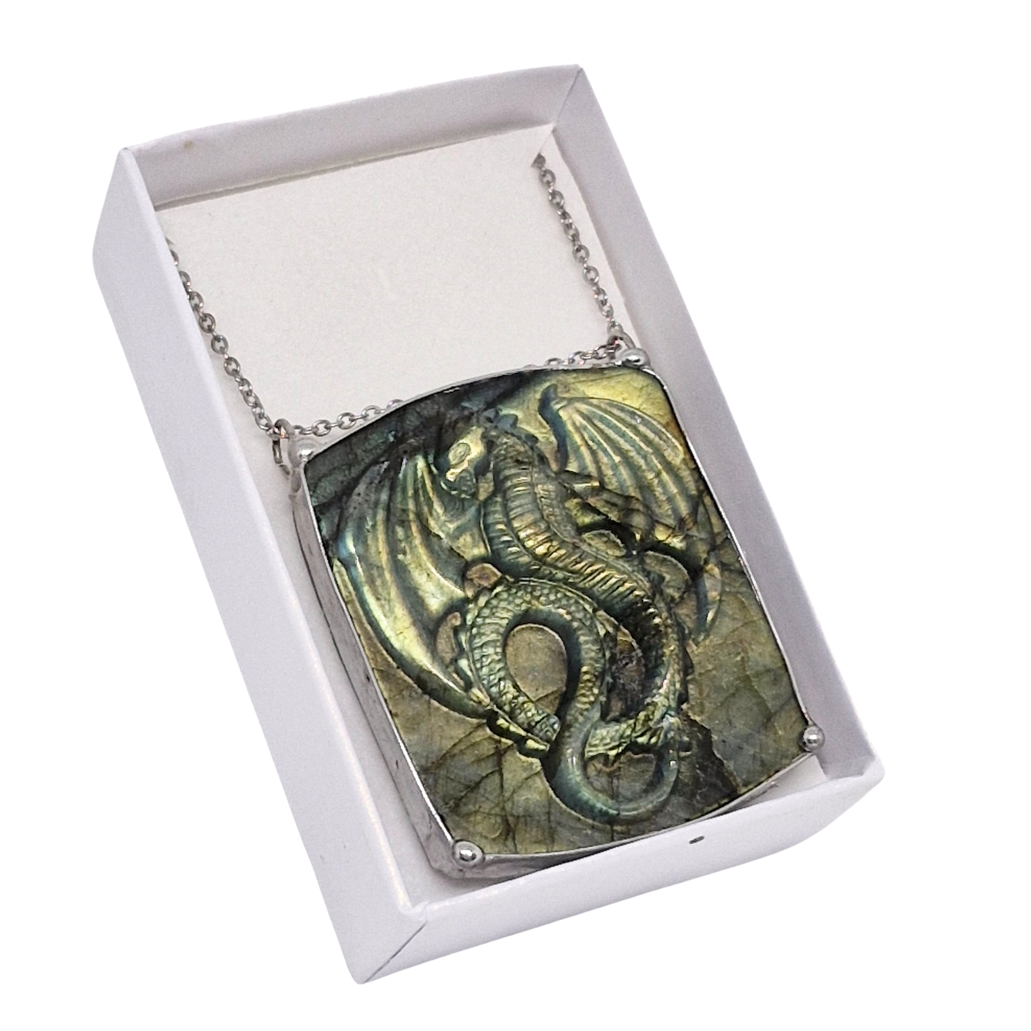 Cínovaný drak z labradoritu (ochranný talisman)