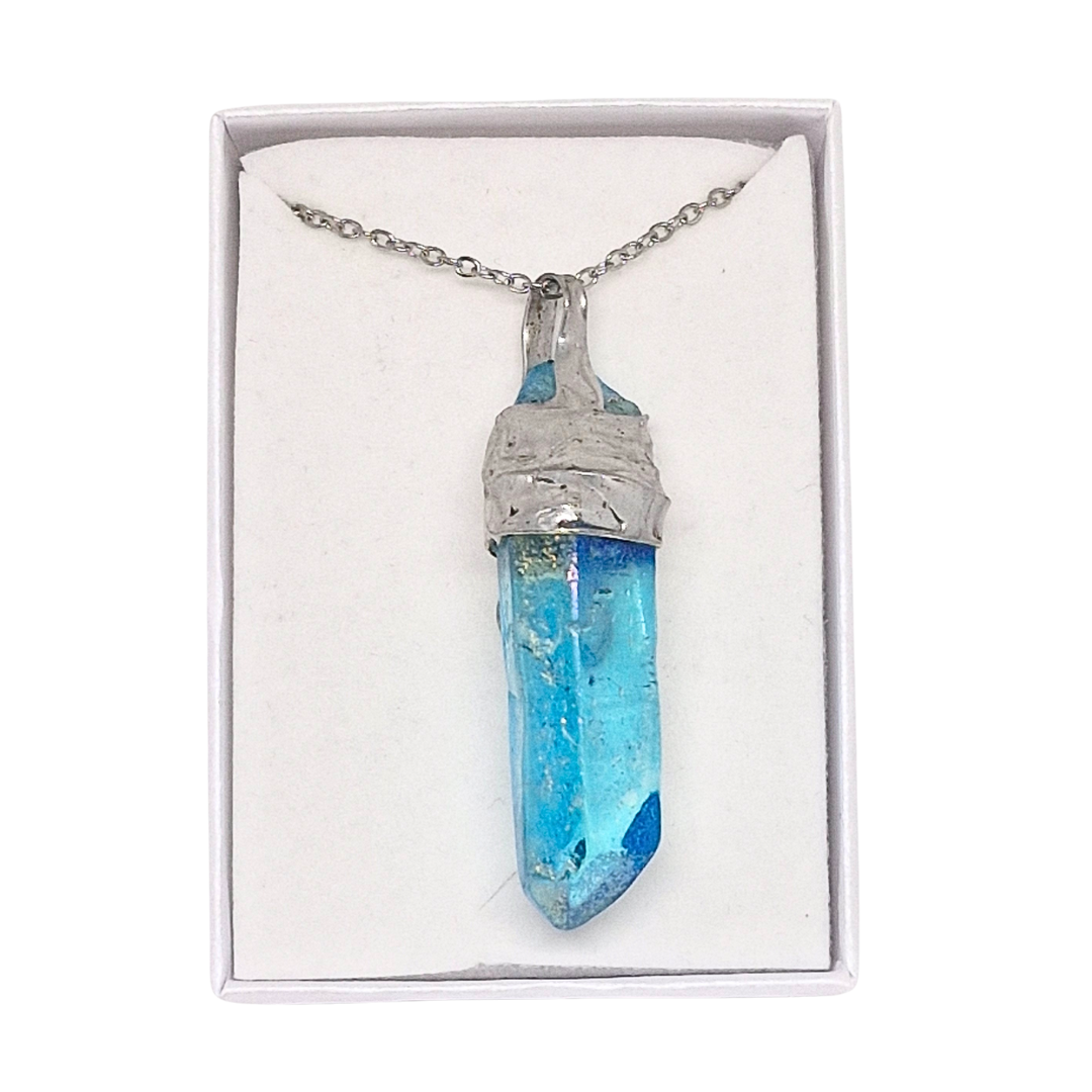 Cínovaný Aqua aura křišťál - hrot Blue Moon (unikátní parťák pro cestu životem)