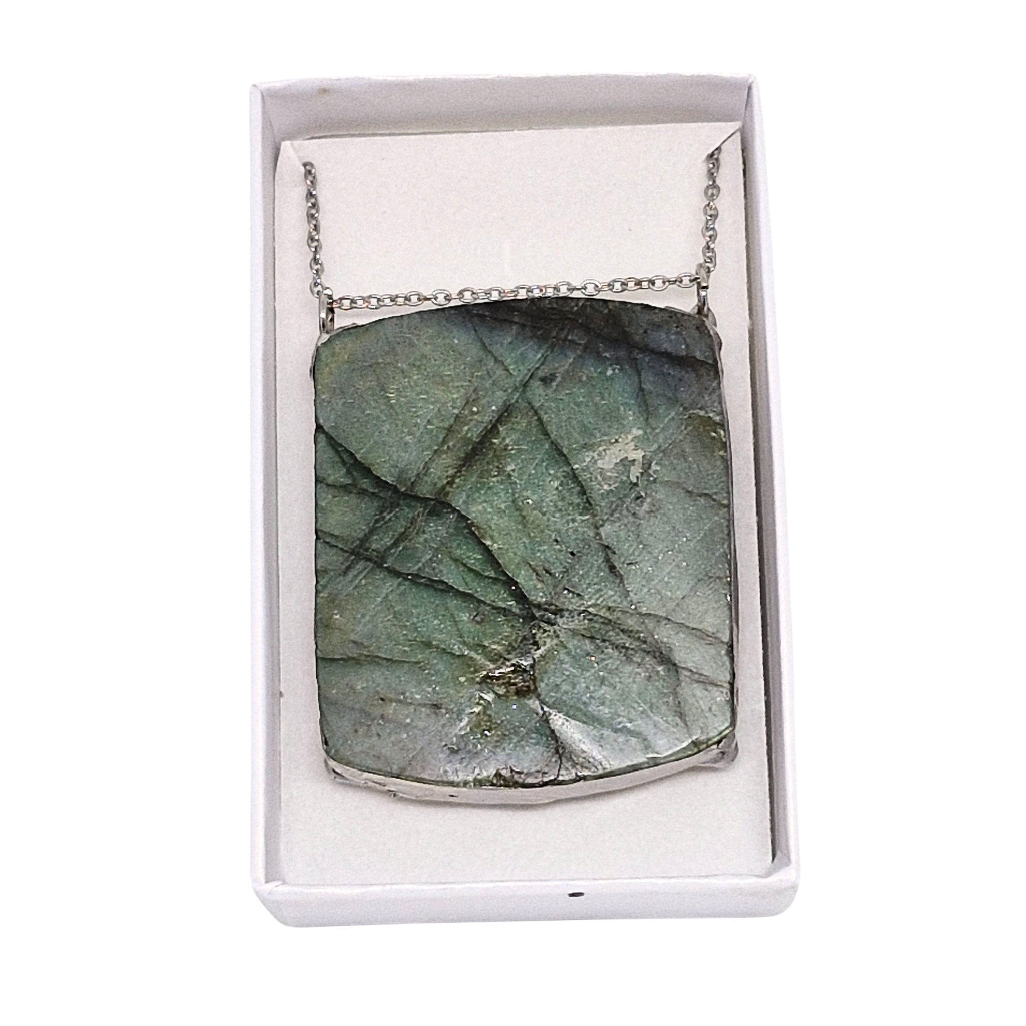Cínovaný drak z labradoritu (ochranný talisman)