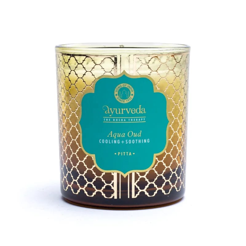 Luxusní Ajuvédská vonná svíčka Aqua Oud (kokosové máslo & sójový vosk)