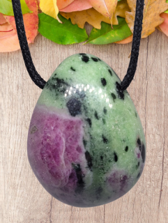 Rubín se zoisitem (3x2,3 cm) - Hojnost, transformace energií