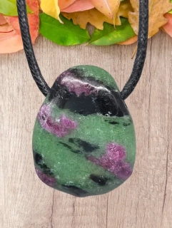 Rubín se zoisitem (2,7x2,1 cm) - Hojnost, transformace energií