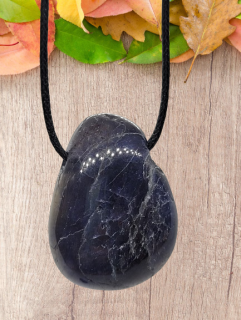 Cordierit/Iolith (2,6x1,8 cm) - Magie, ochrana před energetickými upíry