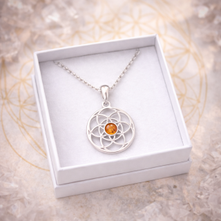 Stříbrný přívěsek s jantarem - Květ života + dárková krabička a nerezový řetízek