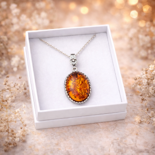 Stříbrný přívěsek s jantarem - Mystique + dárková krabička a nerezový řetízek