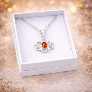 Stříbrný přívěsek s jantarem - Lotosový květ + dárková krabička a nerezový řetízek