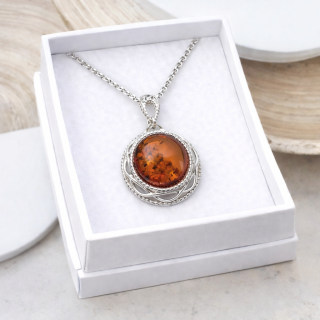 Stříbrný přívěsek s jantarem - Ochranný štít III. + dárková krabička a nerezový řetízek