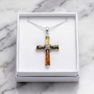 Stříbrný přívěsek s jantarem - Masivní křížek (multicolor jantar) + dárková krabička a nerezový řetízek