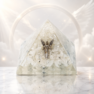 Orgonitová pyramida s měsíčním kamenem a křišťálem - Archanděl Gabriel (7x7xx6 cm)