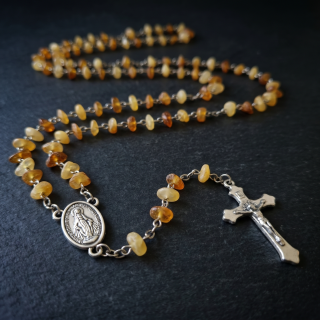 Jantarový růženec Mary (pravý surový jantar) 